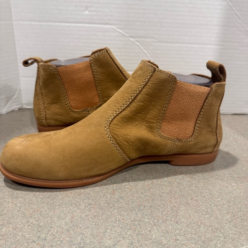 Kodiak Women’s Chelsea Low-Rider Tan Suede Ankle Boots